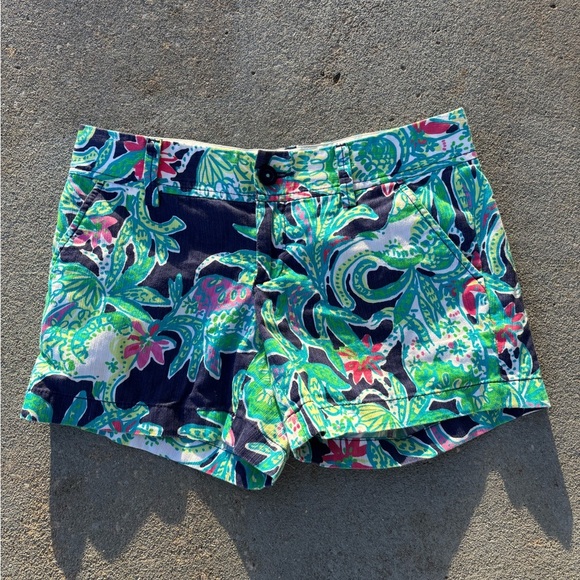 Floral Patterned Women's Shorts - Picture 1 of 5